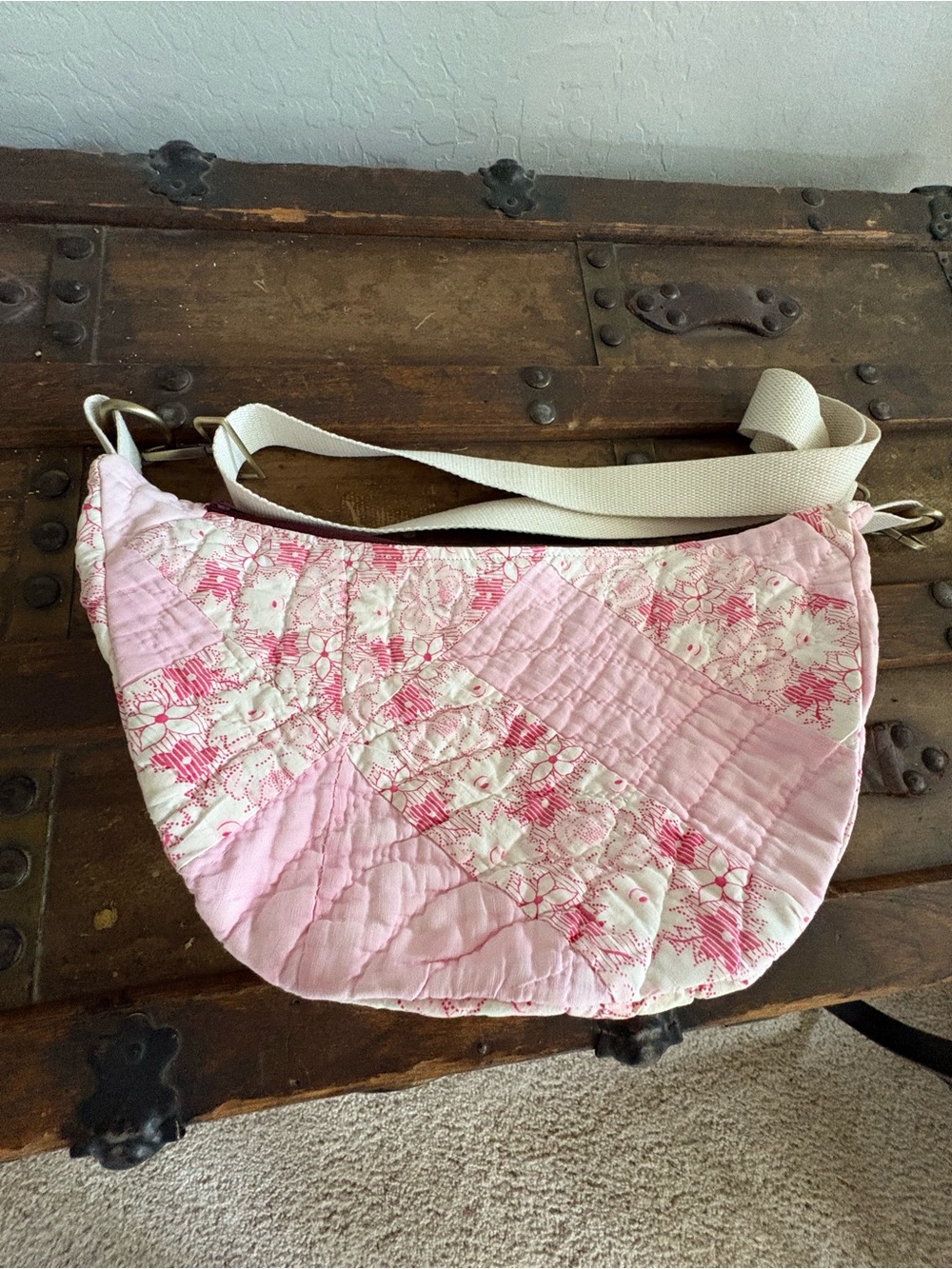 Vintage Hamdmade Pink Quilted Floral Crescent Crossbody/Bumbag - Picture 3 of 9
